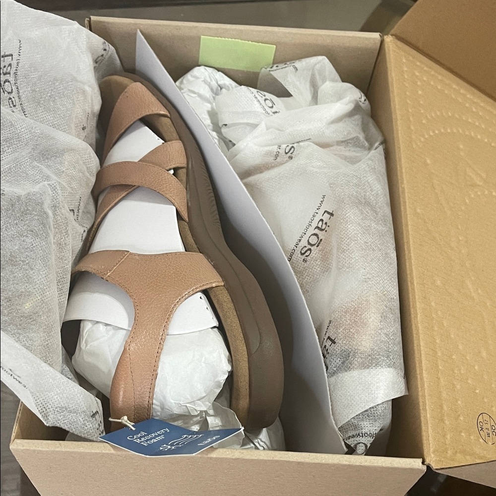 Taos Footwear Women's Sandals in Tan and Cream - Picture 7 of 9